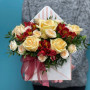 Композиция из кустовых роз в коробке фото 4